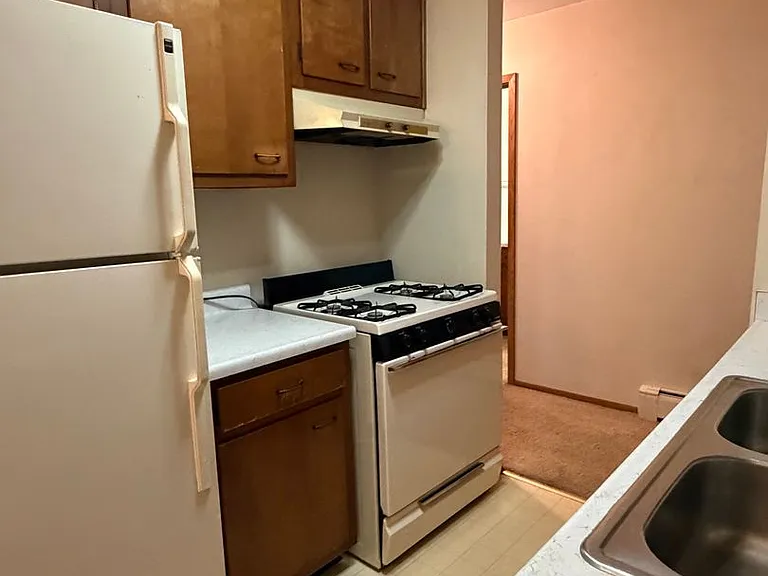 1005 S East St — Photo 5