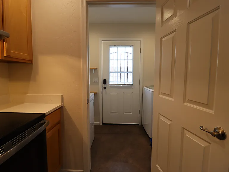 1020 E Silver St — Photo 35
