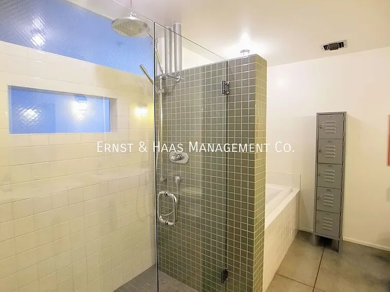 115 W 4th St #210 — Photo 37
