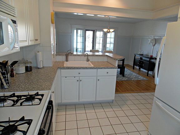 3rd image of 22 Hillview Pl