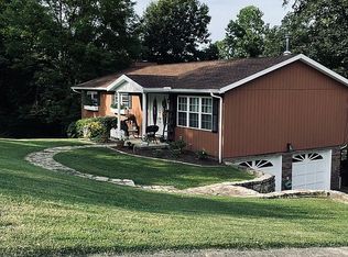 129 Forest Dr, Ona, WV 25545