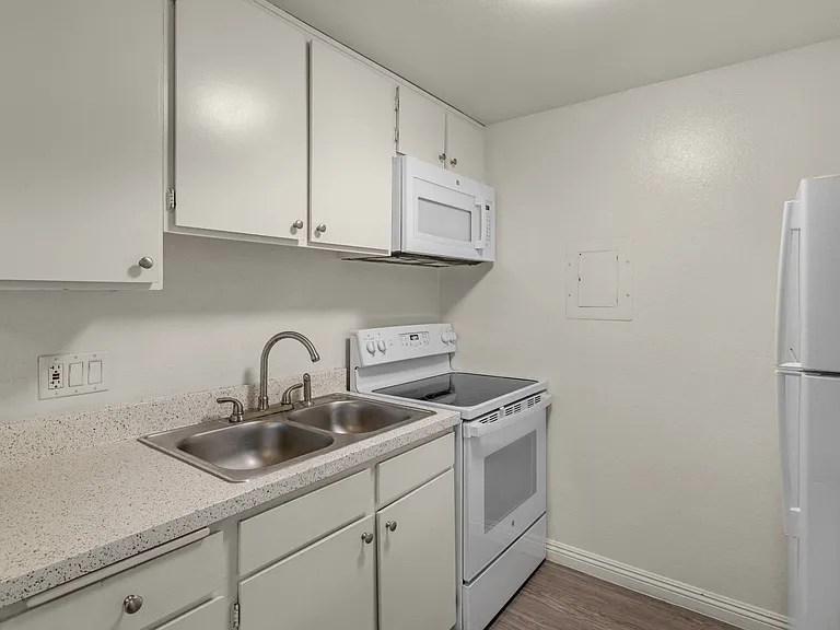 Park Place Apartments — Photo 40