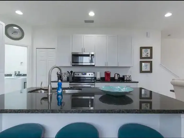 470 Lake Shore Pkwy — Photo 9
