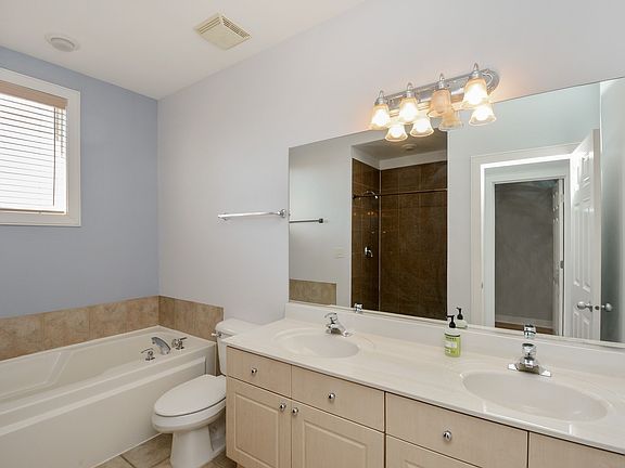 5th image of 2907 N Claremont Ave