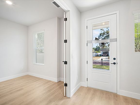 3rd image of 406 N Westland St #2
