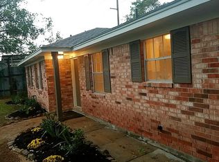 305 Twin Oaks St, Houston, TX 77076