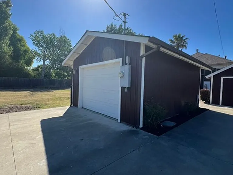 22220 G St — Photo 14