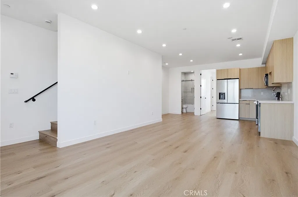 4 bed, 1850 sqft, $3,850 — Photo 2