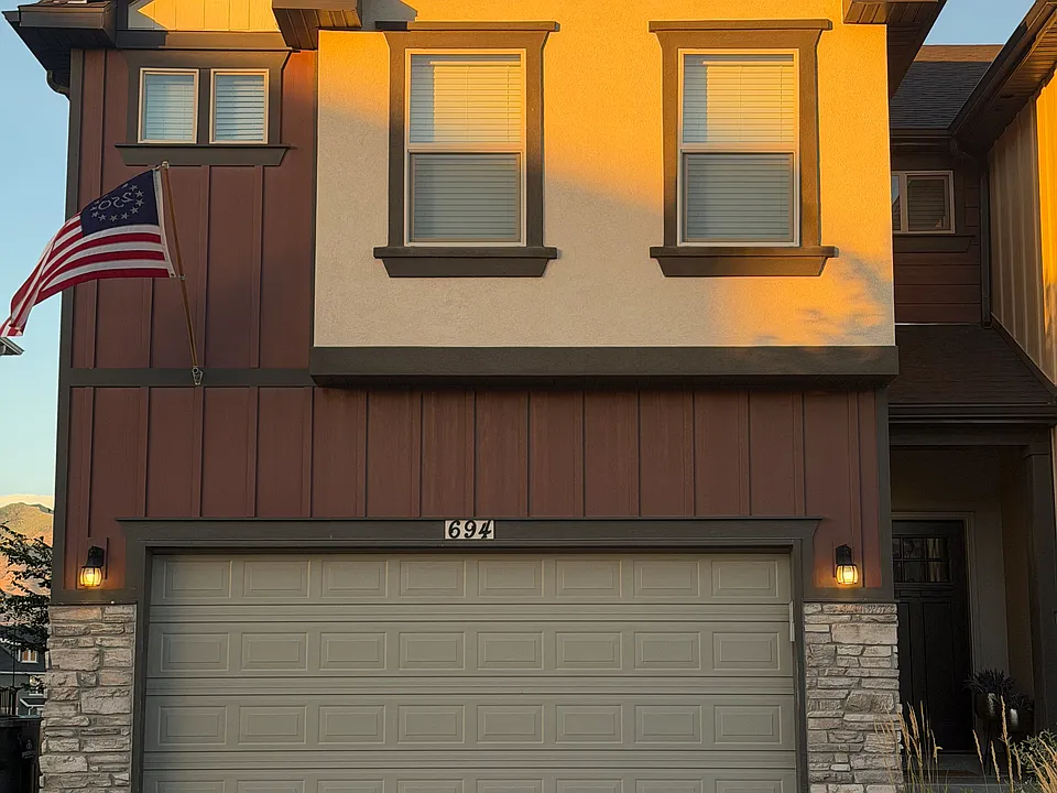 694 N Old Fort Dr