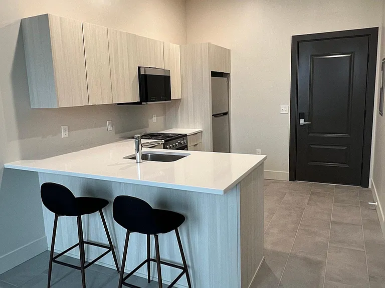 118 W 2nd St #3B — Photo 4