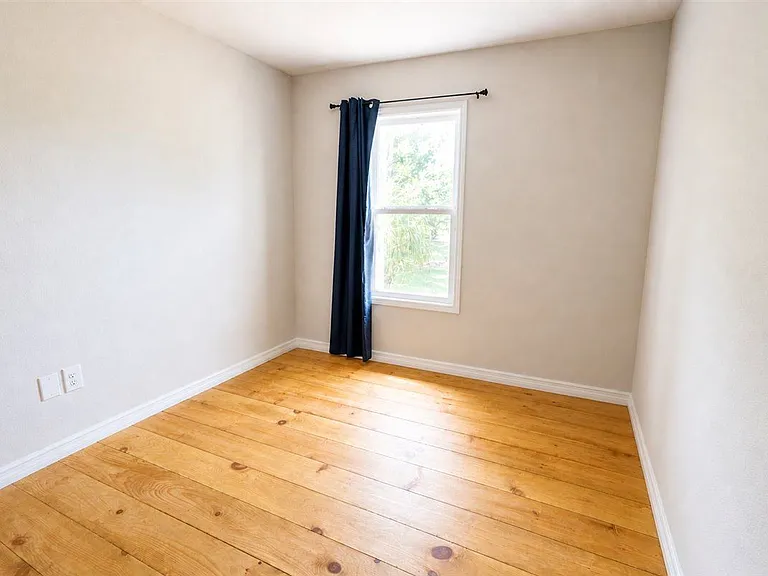 2402 E Doctor Martin Luther King Junior Bouleva #4 — Photo 12