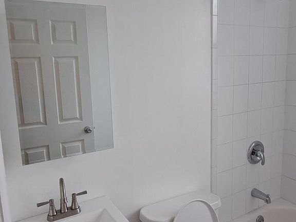 4th image of 195 Clinton Ave #3-1
