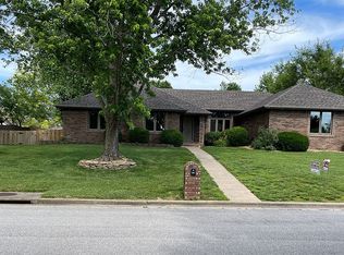 723 E Meramec Ln, Nixa, MO 65714