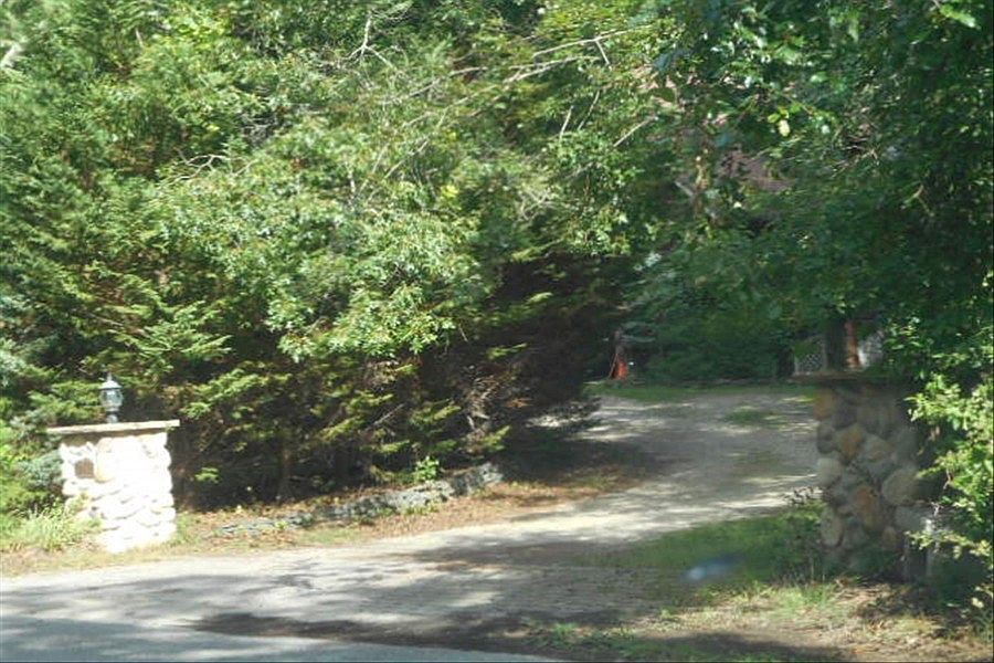 1st image of 75 Lakeview Dr