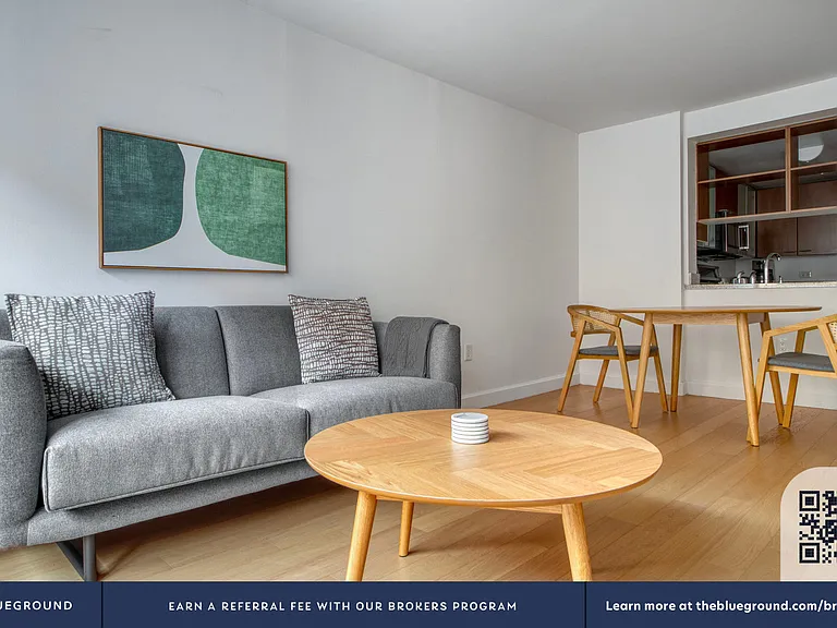130 W 15th St #6G — Photo 4