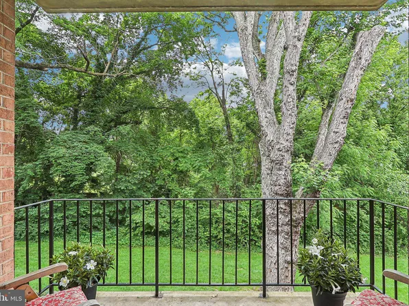 3814 Lyndhurst Dr APT 203, Fairfax, VA 22031