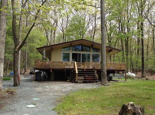 106 Park Pl N, Shohola, PA 18458