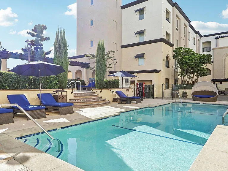 Meridian Place Apartment Homes — Photo 17