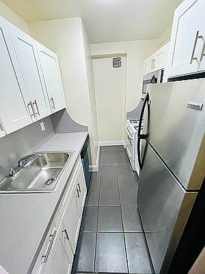 1st image of 16201 Highland Ave #5S