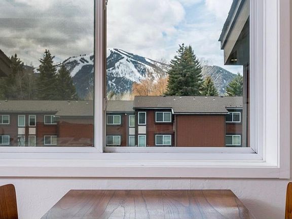 3rd image of 1040 Atelier Condo Dr