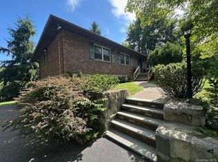 18 Ridgefield Ln, Newburgh, NY 12550