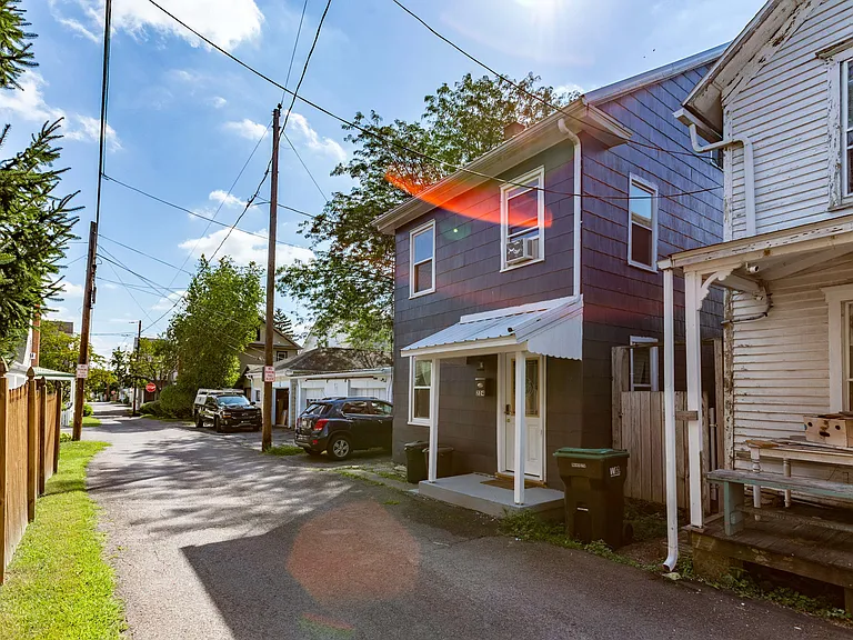 224 W Anthony Ave — Photo 2
