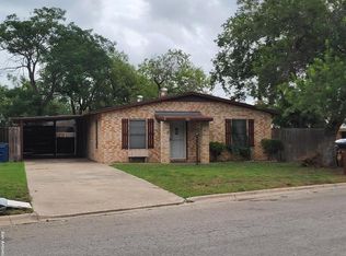 301 Greenlawn Ave, Pleasanton, TX 78064
