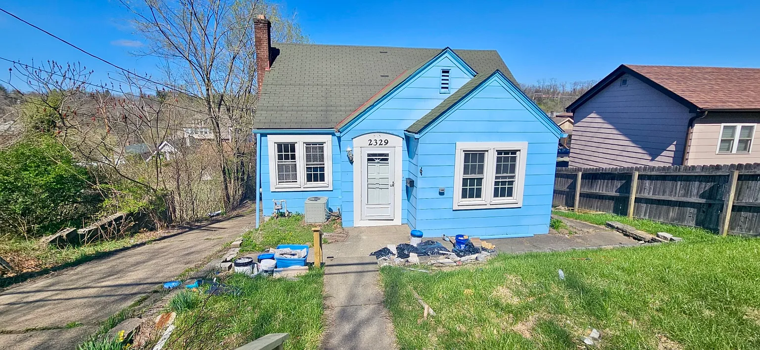 2329 School St photo 1