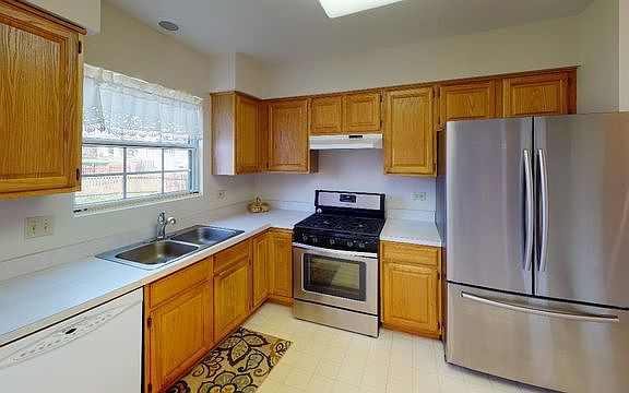2nd image of 1101 Oxford Ln