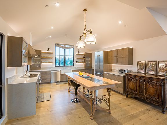 4th image of 8661 Portico Ln