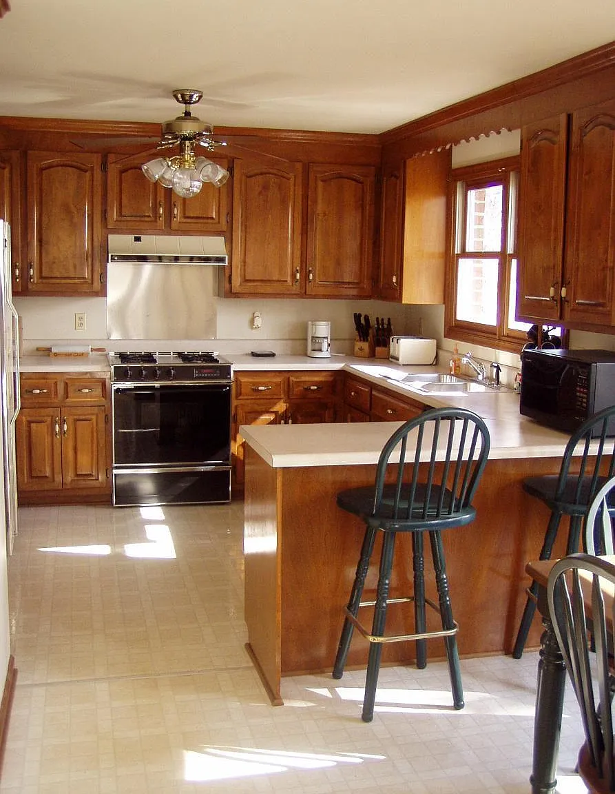 3 bed, 2.5 bath, 2500 sqft, $2,800 — Photo 3