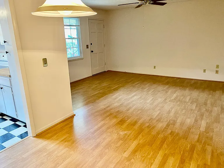 544 Wimbledon Ct — Photo 4