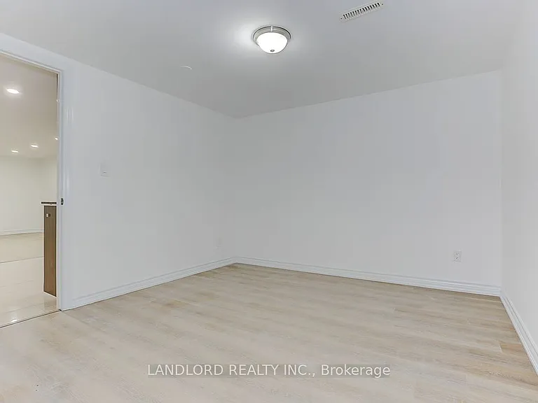 3271 Chokecherry Cres #LOWER — Photo 15