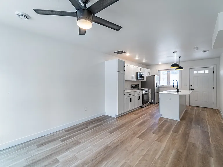 109-115 Radtke St #105 — Photo 7