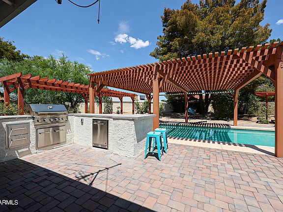 4th image of 1538 E IVYGLEN Street