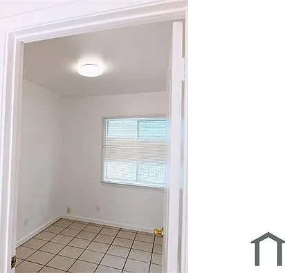912 Elm Ave — Photo 5