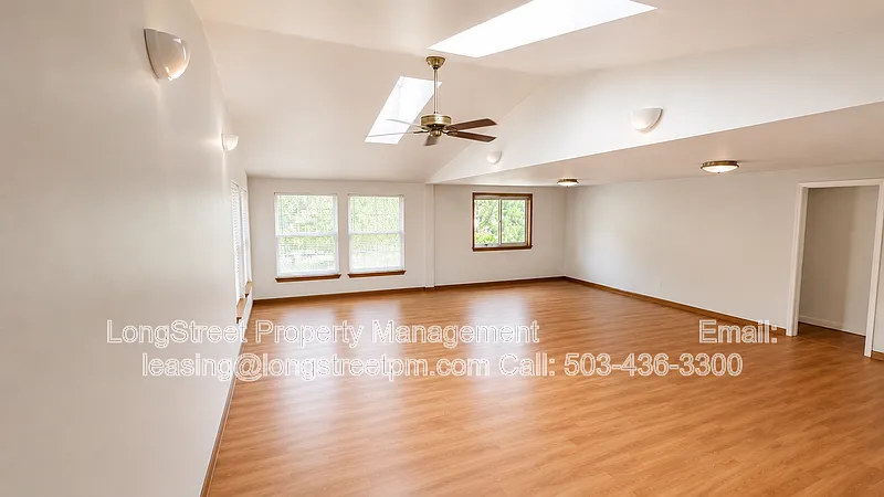 4 bed, 2.5 bath, 2413 sqft, $2,995 — Photo 4