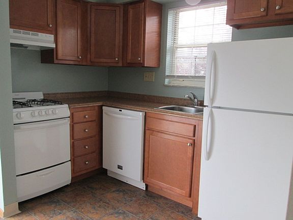 3rd image of 7801 Lloyd Ave APT 116