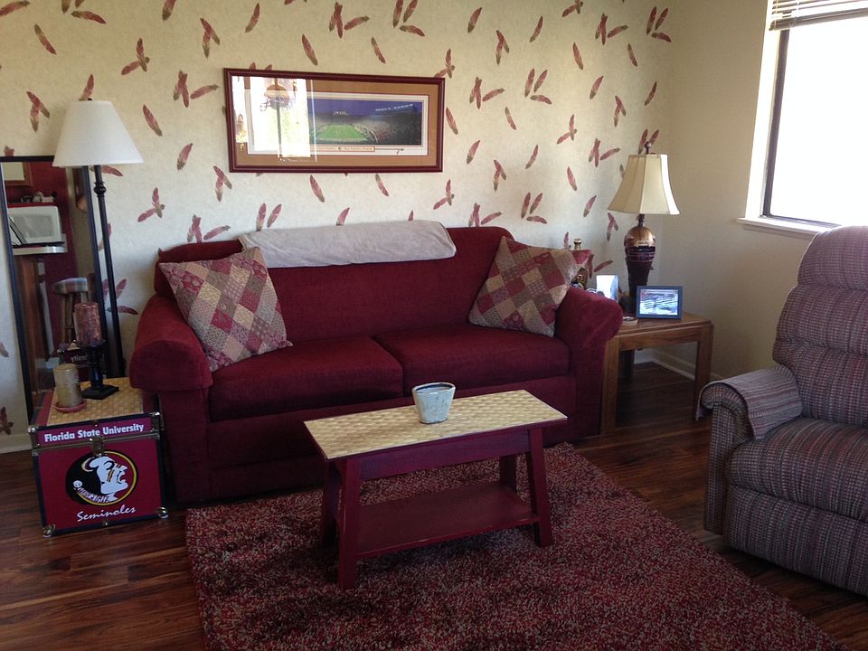 Living rm with picture widow