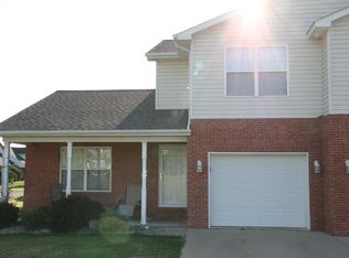 207 Walnut St, Bartelso, IL 62218