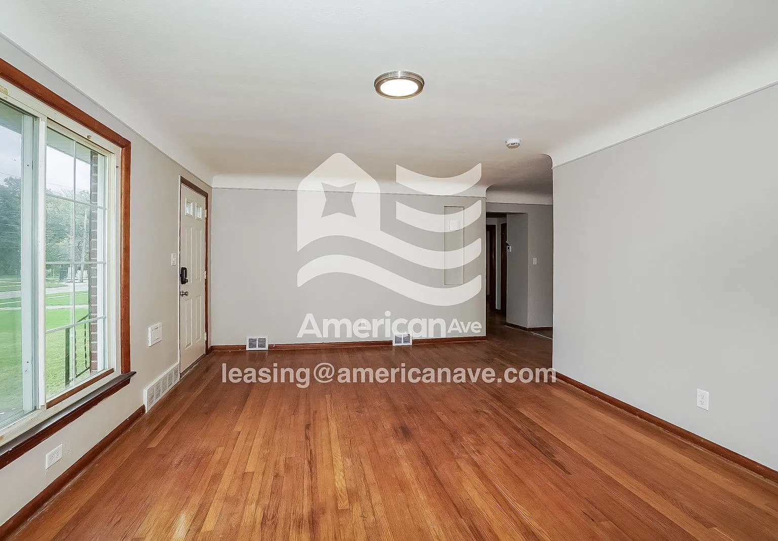 3 bed, 1.0 bath, 1189 sqft, $1,944 — Photo 2
