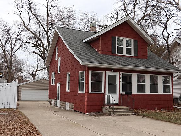 2nd image of 307 S Prairie Ave