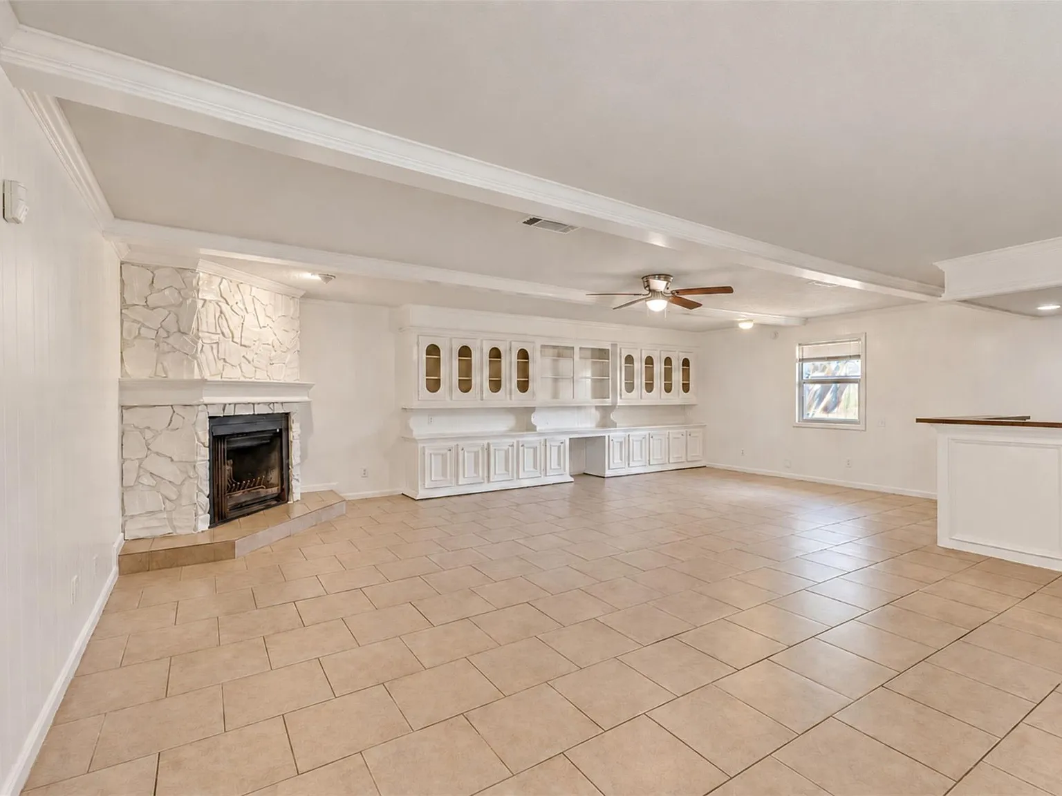 3 bed, 2.0 bath, 1732 sqft, $1,695 — Photo 3