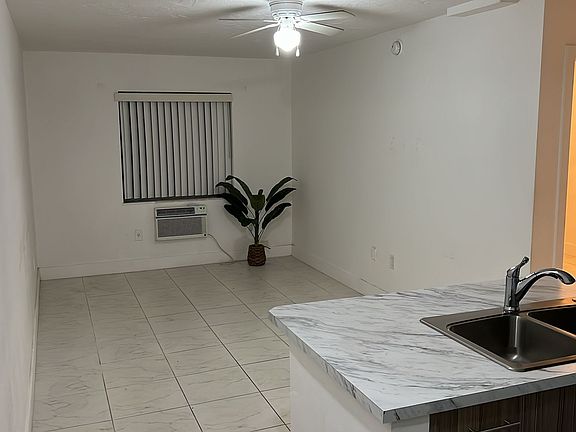 4th image of 536 SW 12th Ave #103