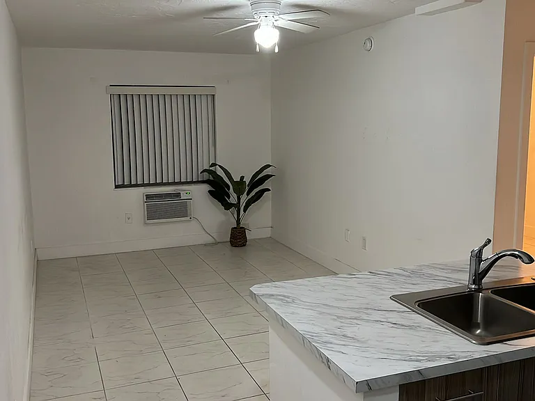 536 SW 12th Ave #103 — Photo 4