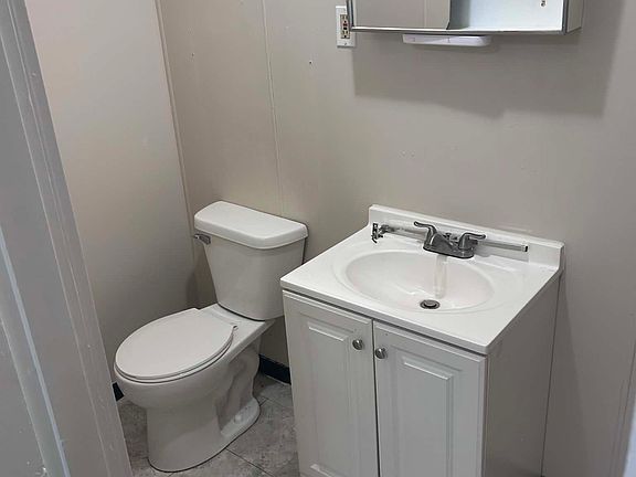 4th image of 2218 Catalpa Dr #2