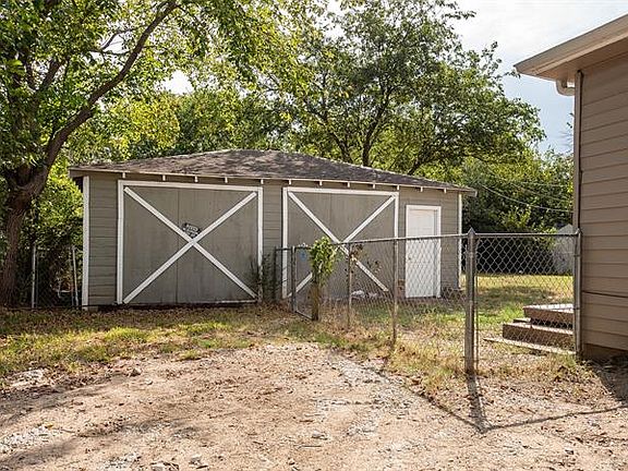 3rd image of 2612 Tamara Dr