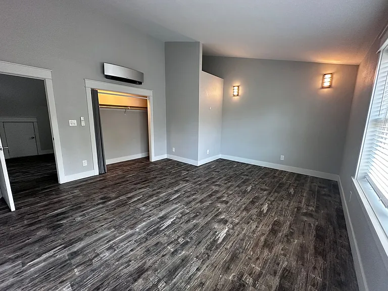 243 & 245 N Thorpe St — Photo 12