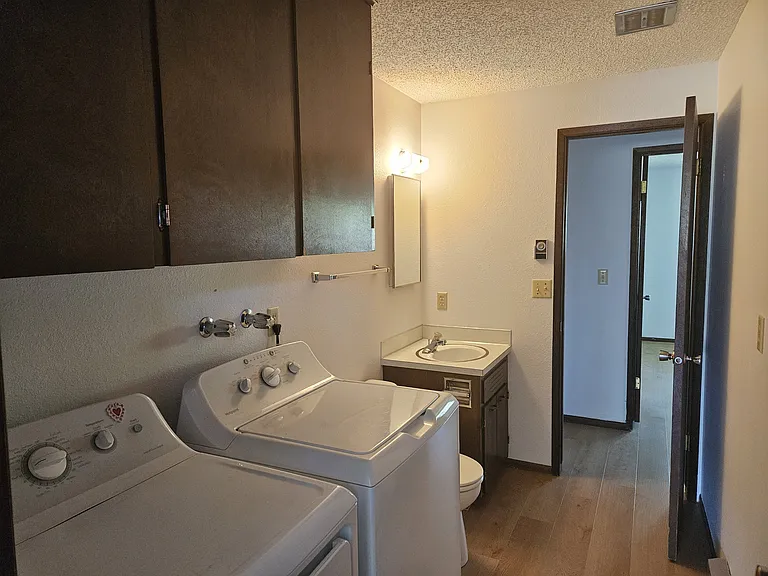 1903 N Parklane Ave — Photo 8