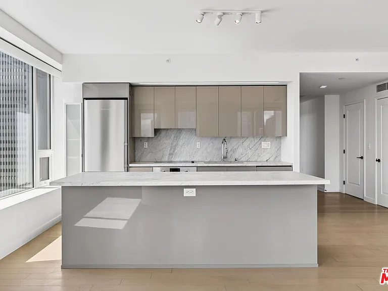 1050 S Grand Ave #1410 — Photo 6